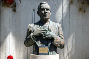 Tv-pioneren Fulton Sheen bliver saligkåret